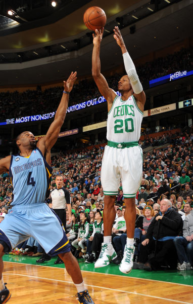 归化球员更 归化球员更